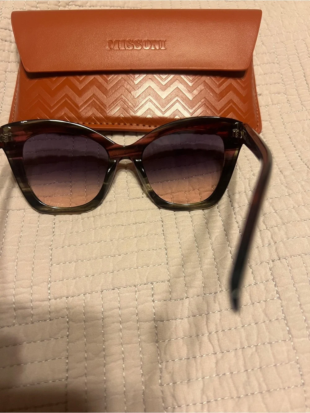 Missoni Oversized Cat-Eye Sunglasses with Brown Gradient Lenses